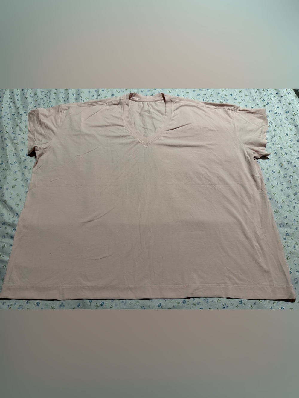 Women’s Lululemon V-Neck T-Shirt in Light Pink